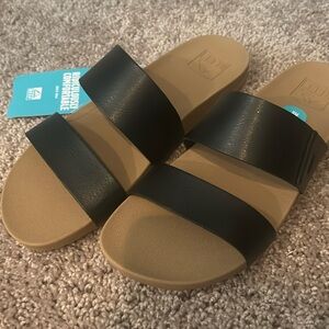 Reef slip ons. Size 9